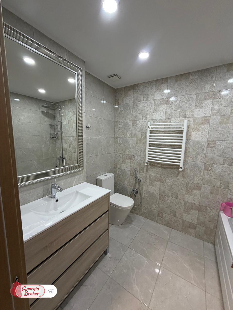 nearly repaired 5-room apartment for rent
